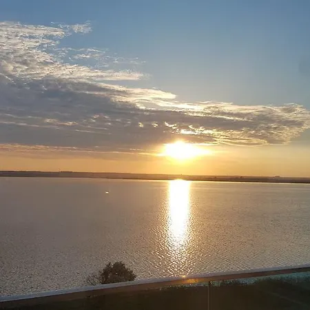Sunset Lake מאמאיה